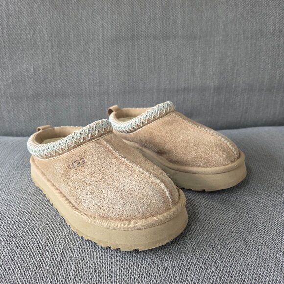 UGG Tazz Platform Slipper - Little Kid / Big Kid - Sand